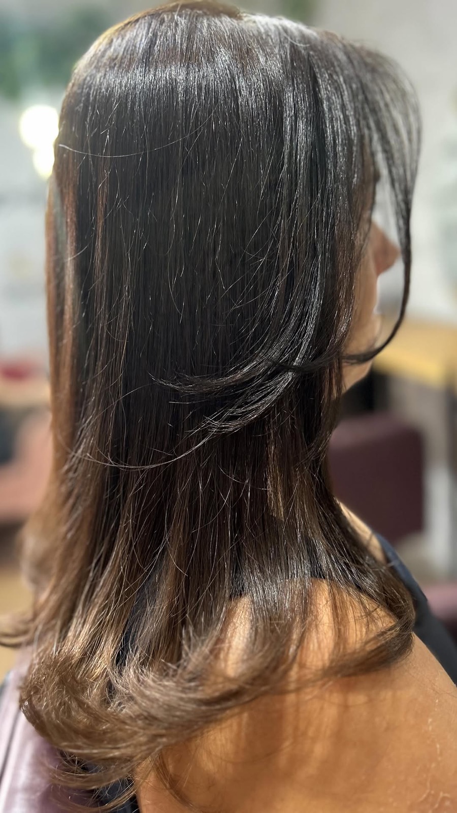Cabelo tratado com brilho natural — trabalho do Espaço JC Beauty
